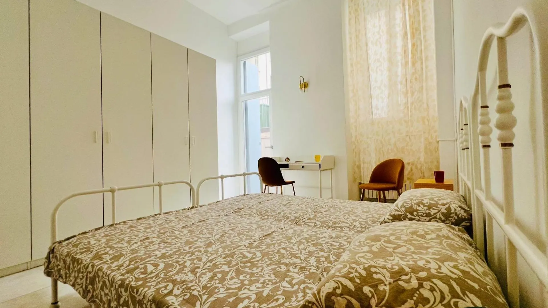 3 Nice Apartment In Milan Navigli Center Close To The Metro With Parking contacts